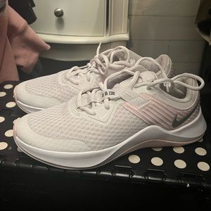 Women Nike size 7 sneakers